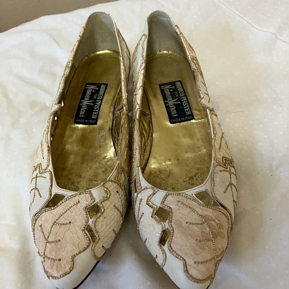 Neiman Marcus stunning Gold and Cream Embroidered Flats